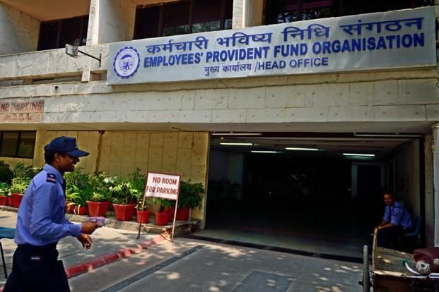 epfo epf account transfer to become automatic soon on change of jobs | EPF अकाऊंट आता ट्रान्सफर करण्याचं टेन्शन नाही; नोकरी बदलल्यानंतर मिळणार फायदा