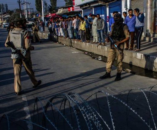 Kashmir, Ladakh can be big tourist destinations in the world; Modi expresses regret | Jammu Kashmir : काश्मीर, लडाख मोठी पर्यटनस्थळे होऊ शकतात, पण...; मोदींनी व्यक्त केली खंत Kashmir, Ladakh can be big tourist destinations in the world; Modi expresses regret | Jammu Kashmir : काश्मीर, लडाख मोठी पर्यटनस्थळे होऊ शकतात, पण...; मोदींनी व्यक्त केली खंत