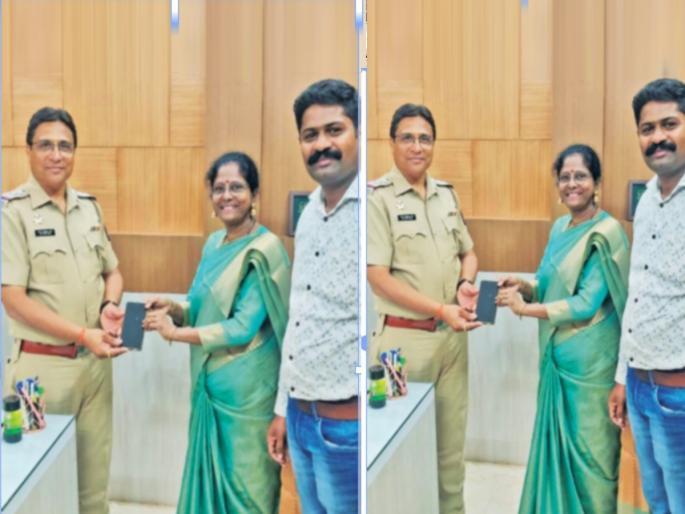 Womans Mobile Lumps From Food Delivery Boy Bandra police investigated and recovered | फूड डिलिव्हरी बॉयकडून महिलेचा मोबाइल लंपास; वांद्रे पोलिसांनी तपास करत परत मिळविला Womans Mobile Lumps From Food Delivery Boy Bandra police investigated and recovered | फूड डिलिव्हरी बॉयकडून महिलेचा मोबाइल लंपास; वांद्रे पोलिसांनी तपास करत परत मिळविला