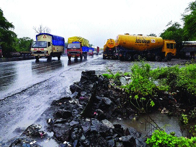 Illegal construction work continues in the Gulf area | खाडी क्षेत्रात बेकायदा बांधकामाचा धडाका सुरूच Illegal construction work continues in the Gulf area | खाडी क्षेत्रात बेकायदा बांधकामाचा धडाका सुरूच