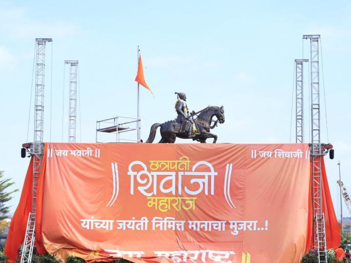 Chief Minister Uddhav Thackeray unveils the statue of Chhatrapati Shivaji Maharaj | छत्रपती शिवाजी महाराजांच्या पुतळ्याचं मुख्यमंत्री उद्धव ठाकरेंच्या हस्ते अनावरण Chief Minister Uddhav Thackeray unveils the statue of Chhatrapati Shivaji Maharaj | छत्रपती शिवाजी महाराजांच्या पुतळ्याचं मुख्यमंत्री उद्धव ठाकरेंच्या हस्ते अनावरण