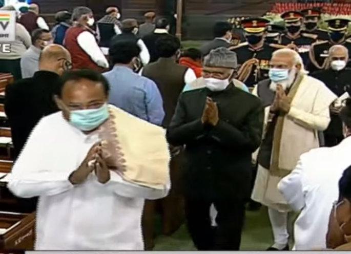 On the first day of the session, the Lok Sabha will convene on February 1 at 11 am | राष्ट्रपतींच्या अभिभाषणानंतर कामकाज तहकूब; आता १ फेब्रुवारीच्या बजेटकडे देशाचं लक्ष On the first day of the session, the Lok Sabha will convene on February 1 at 11 am | राष्ट्रपतींच्या अभिभाषणानंतर कामकाज तहकूब; आता १ फेब्रुवारीच्या बजेटकडे देशाचं लक्ष