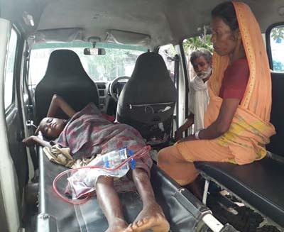  Parvada for treatment of Savita lying on the tree | झाडावरून पडलेल्या सविताची उपचारासाठी परवड