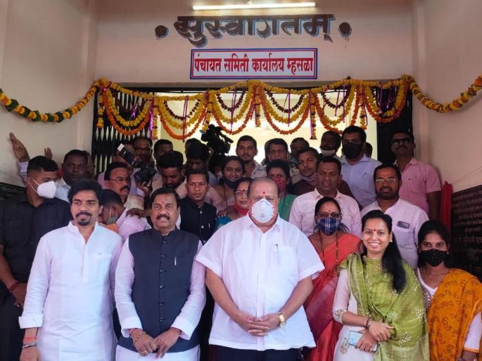 There will be no shortage of funds for development works in the district - Rural Development Minister Hasan Mushrif | जिल्ह्याच्या विकासकामांना निधी कमी पडणार नाही - ग्रामविकासमंत्री हसन मुश्रीफ There will be no shortage of funds for development works in the district - Rural Development Minister Hasan Mushrif | जिल्ह्याच्या विकासकामांना निधी कमी पडणार नाही - ग्रामविकासमंत्री हसन मुश्रीफ