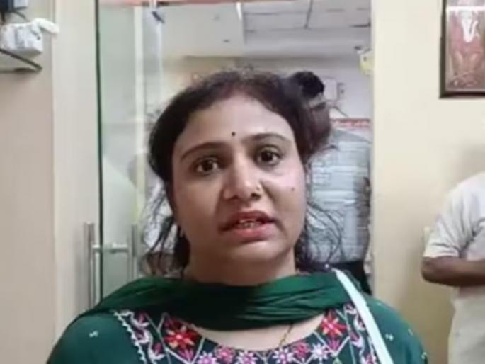 jewellery missing from bank locker ghaziabad uttar pradesh | बापरे! बँकेच्या लॉकरमधून ४० लाखांचे दागिने गायब; फोन येताच महिलेला बसला मोठा धक्का jewellery missing from bank locker ghaziabad uttar pradesh | बापरे! बँकेच्या लॉकरमधून ४० लाखांचे दागिने गायब; फोन येताच महिलेला बसला मोठा धक्का