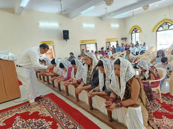 Easter Sunday is celebrated with joy in Akola district | अकोला जिल्ह्यात ईस्टर संडे हर्षोल्हासात साजरा Easter Sunday is celebrated with joy in Akola district | अकोला जिल्ह्यात ईस्टर संडे हर्षोल्हासात साजरा