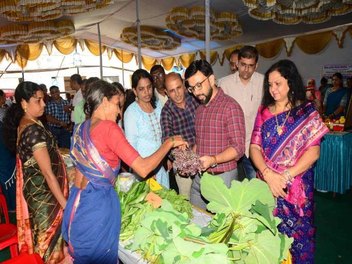 Ranbhajya Mahaetswat Thanekar in the premises of Zilla Parishad! | जिल्हा परिषदेच्या आवारात रानभाज्या महाेत्सवात ठाणेकर! Ranbhajya Mahaetswat Thanekar in the premises of Zilla Parishad! | जिल्हा परिषदेच्या आवारात रानभाज्या महाेत्सवात ठाणेकर!