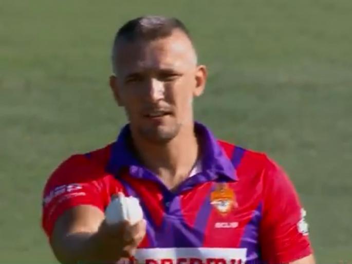 Watch: Pavel Florin's Hilarious Bowling Action In European Cricket League Leaves Twitter In Splits | Video : अशी गोलंदाजी पाहून तुमच्या डोक्याला येतील झिणझिण्या!