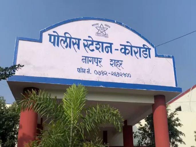 Went to hyderabad to girl, thief took cash, jewellery; Incidents in Nagpur | मुलीकडे हैदराबादला गेले, चोरट्याने रोख, दागीने नेले; नागपूरमधील घटना Went to hyderabad to girl, thief took cash, jewellery; Incidents in Nagpur | मुलीकडे हैदराबादला गेले, चोरट्याने रोख, दागीने नेले; नागपूरमधील घटना