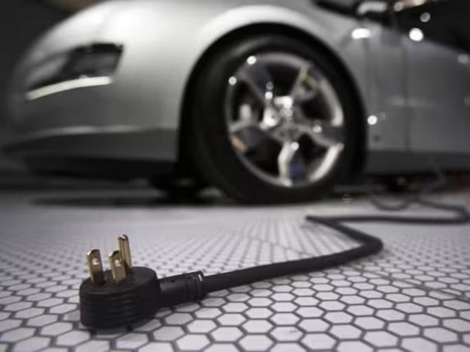 E-Vehicles: Electric vehicles likely to become more expensive next year; The Center is considering ending subsidy | E-Vehicles: ईलेक्ट्रीक वाहने पुढील वर्षी महागण्याची शक्यता; केंद्र सबसिडी बंद करण्याच्या विचारात E-Vehicles: Electric vehicles likely to become more expensive next year; The Center is considering ending subsidy | E-Vehicles: ईलेक्ट्रीक वाहने पुढील वर्षी महागण्याची शक्यता; केंद्र सबसिडी बंद करण्याच्या विचारात