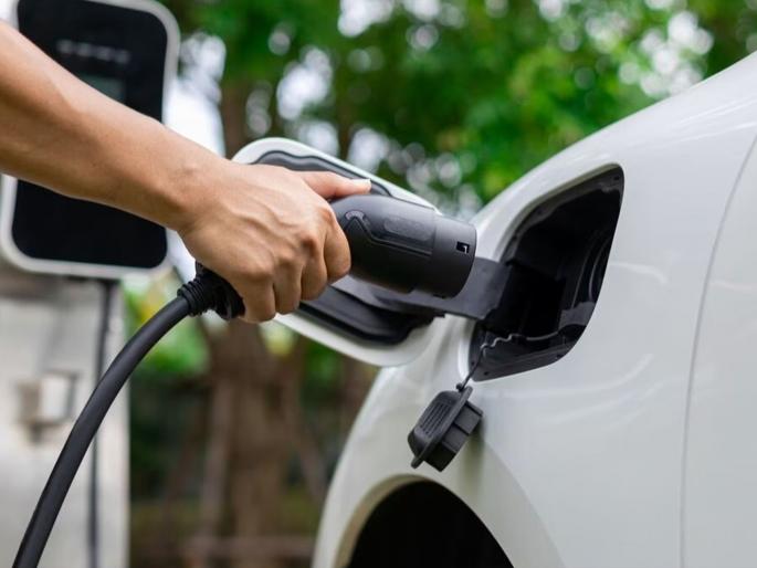 Sales of 15 lakh EVs due to government subsidy; Appropriation of 90 percent of the funds under FEM-II scheme in five years | सरकारच्या अनुदानामुळे १५ लाख ईव्हींची विक्री; फेम-२ योजनेतील ९० टक्के निधीचा पाच वर्षांत विनियोग Sales of 15 lakh EVs due to government subsidy; Appropriation of 90 percent of the funds under FEM-II scheme in five years | सरकारच्या अनुदानामुळे १५ लाख ईव्हींची विक्री; फेम-२ योजनेतील ९० टक्के निधीचा पाच वर्षांत विनियोग