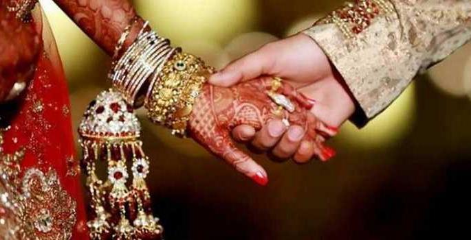 Even before the turmeric went down, the bride from Pune got married | हळद लागण्यापूर्वीच जळगावातून पुण्याच्या नववधूचे पलायन Even before the turmeric went down, the bride from Pune got married | हळद लागण्यापूर्वीच जळगावातून पुण्याच्या नववधूचे पलायन