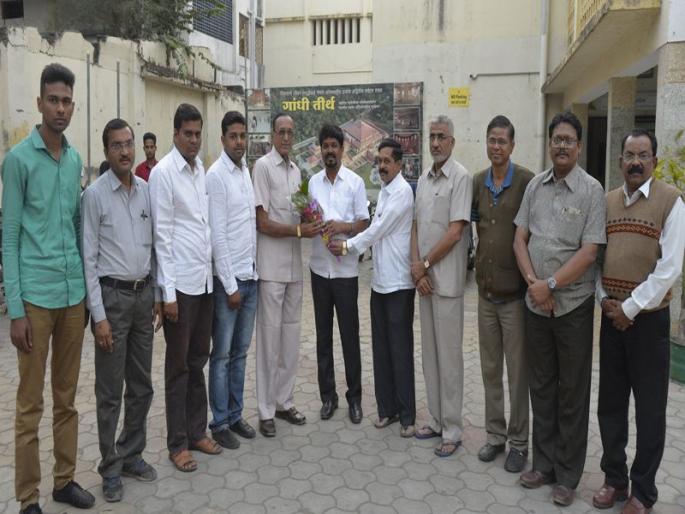 even the general public questions about road parallel to the national highways going by the city | सर्वसामान्य नागरीकही विचारताय शहरातून जाणाºया राष्टÑीय महामार्गाच्या समांतर रस्त्यांबाबत प्रश्न even the general public questions about road parallel to the national highways going by the city | सर्वसामान्य नागरीकही विचारताय शहरातून जाणाºया राष्टÑीय महामार्गाच्या समांतर रस्त्यांबाबत प्रश्न