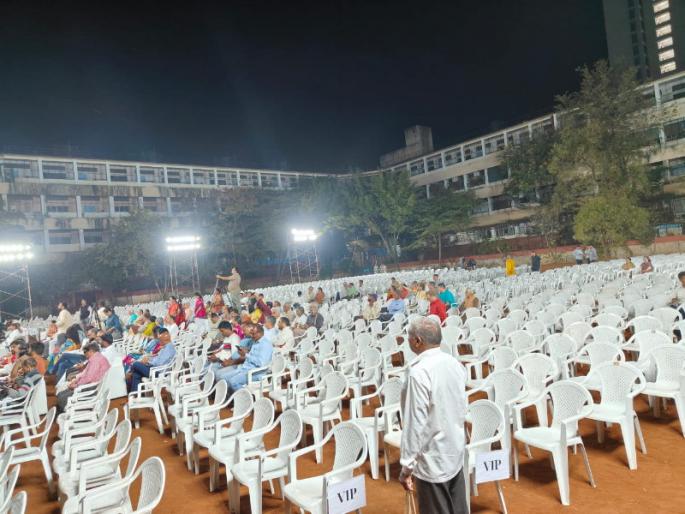 empty chairs Smriti Irani left for Mumbai without stopping for the inaugural programme pune | Video: रिकाम्या खुर्च्या; उद्घाटन कार्यक्रमाला न थांबता स्मृती इराणी मुंबईला रवाना empty chairs Smriti Irani left for Mumbai without stopping for the inaugural programme pune | Video: रिकाम्या खुर्च्या; उद्घाटन कार्यक्रमाला न थांबता स्मृती इराणी मुंबईला रवाना