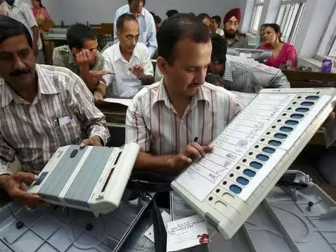 Demonstrations outside the Election Commission's office in Delhi, the VVPAT demand for the opponents rejected the commission | विरोधकांची VVPATसंबंधीची मागणी आयोगानं फेटाळली, दिल्लीत निवडणूक आयोगाच्या कार्यालयाबाहेर प्रदर्शनं