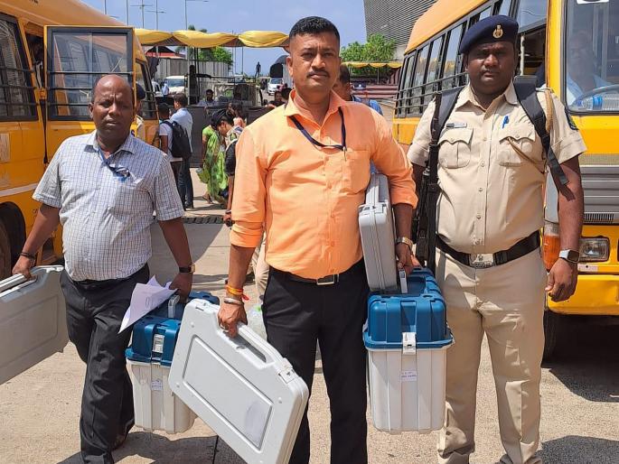 Voting tomorrow in Goa, workers leave for 1725 polling stations with election materials | गोव्यात उद्या मतदान,  निवडणूक साहित्य घेऊन कर्मचारी १७२५ मतदान केंद्रांवर रवाना Voting tomorrow in Goa, workers leave for 1725 polling stations with election materials | गोव्यात उद्या मतदान,  निवडणूक साहित्य घेऊन कर्मचारी १७२५ मतदान केंद्रांवर रवाना