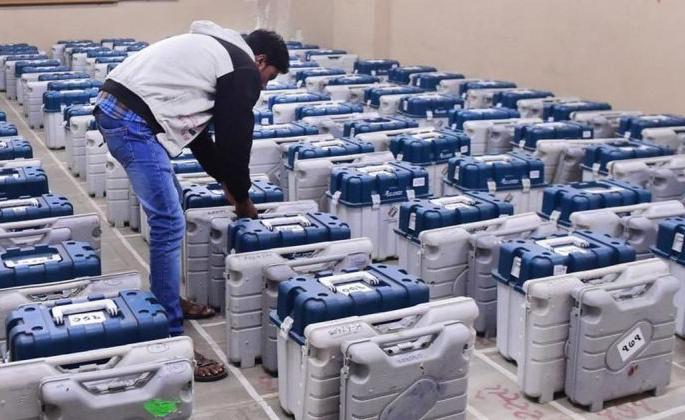 May take 'U Turn' of Strong Room Video Case in Nagpur | ‘यू टर्न’ घेऊ शकतो नागपुरातील स्ट्राँग रूम व्हिडिओ प्रकरण May take 'U Turn' of Strong Room Video Case in Nagpur | ‘यू टर्न’ घेऊ शकतो नागपुरातील स्ट्राँग रूम व्हिडिओ प्रकरण