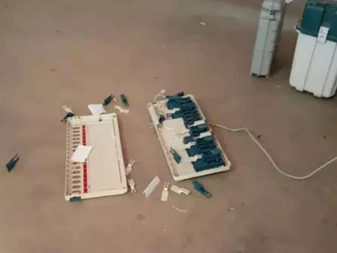 Lok Sabha Elections 2019: saran miscreants breaks evm at polling booth in saran bramk | लोकसभा निवडणूक 2019: मतदानादरम्यान समाज कंटकांनी EVM फोडलं, मतदान प्रक्रिया खंडित Lok Sabha Elections 2019: saran miscreants breaks evm at polling booth in saran bramk | लोकसभा निवडणूक 2019: मतदानादरम्यान समाज कंटकांनी EVM फोडलं, मतदान प्रक्रिया खंडित