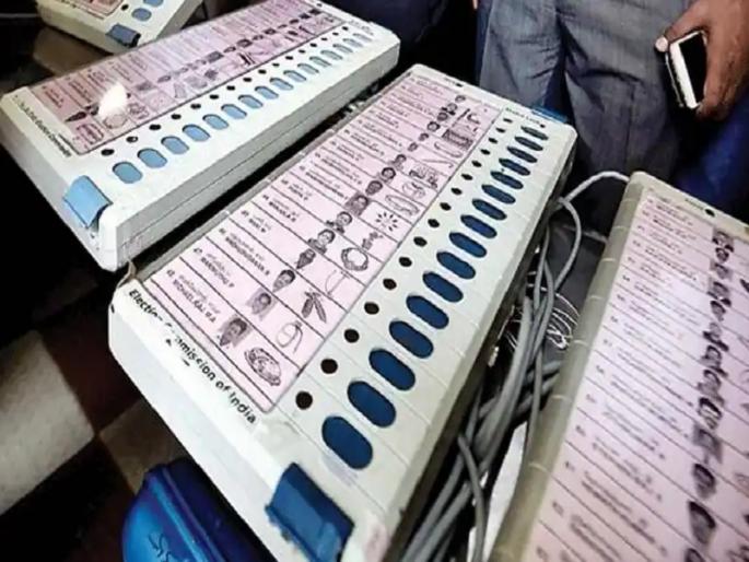 EVM machines can be tampered with; Demonstration by IT expert Madhav Deshpande | ईव्हीएम मशिनमध्ये गोंधळ करता येऊ शकतो; आयटीतज्ज्ञ माधव देशपांडे यांचे प्रात्यक्षिक EVM machines can be tampered with; Demonstration by IT expert Madhav Deshpande | ईव्हीएम मशिनमध्ये गोंधळ करता येऊ शकतो; आयटीतज्ज्ञ माधव देशपांडे यांचे प्रात्यक्षिक