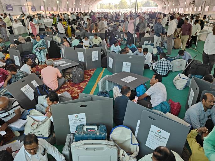 Propaganda cannons off, administration alert; Employees leave for polling stations | प्रचार तोफांचा आवाज बंद, प्रशासन अलर्ट; कर्मचारी मतदान केंद्रांकडे रवाना Propaganda cannons off, administration alert; Employees leave for polling stations | प्रचार तोफांचा आवाज बंद, प्रशासन अलर्ट; कर्मचारी मतदान केंद्रांकडे रवाना