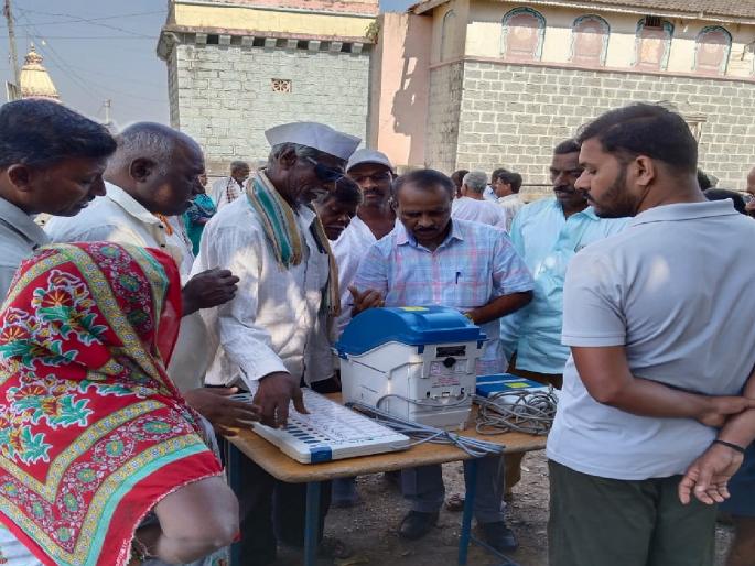 Demonstration of village-to-village voting, signaling that Lok Sabha elections will be announced soon | गावोगावी मतदानाचे प्रात्यक्षिक दाखवून प्रबोधन, ही तर लोकसभेची तयारीच; निवडणुका लवकरच जाहीर होण्याचे संकेत Demonstration of village-to-village voting, signaling that Lok Sabha elections will be announced soon | गावोगावी मतदानाचे प्रात्यक्षिक दाखवून प्रबोधन, ही तर लोकसभेची तयारीच; निवडणुका लवकरच जाहीर होण्याचे संकेत