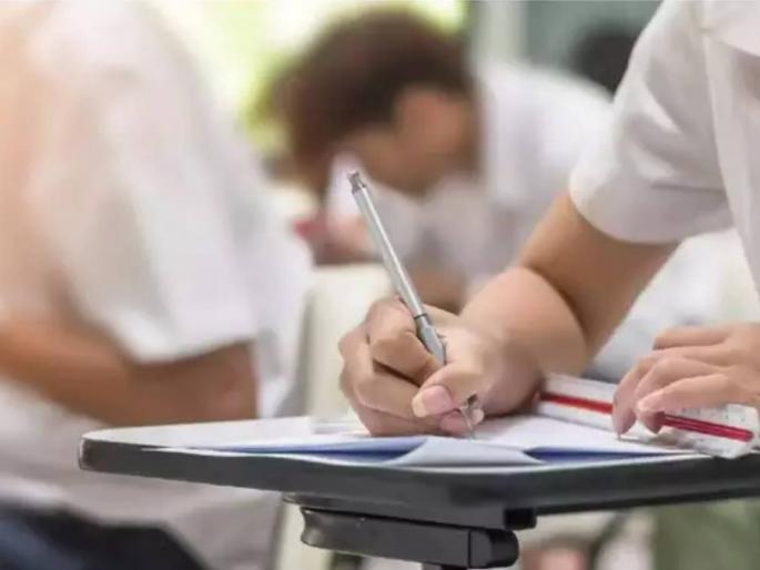 After Palghar, copying is also prevalent in Mumbai, action will be taken against those guilty in the 12th exam | पालघरनंतर मुंबईतही कॉपीचा प्रकार, बारावीच्या परीक्षेतील दोषींवर कारवाई
