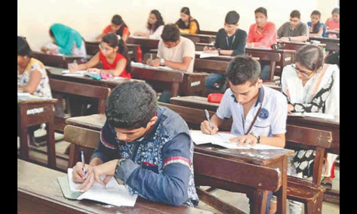 Rare coincidence; The father passed the tenth and the son took the twelfth exam | दुर्मिळ योगायोग; वडिलांनी दहावीची तर मुलाने दिली बारावीची परीक्षा Rare coincidence; The father passed the tenth and the son took the twelfth exam | दुर्मिळ योगायोग; वडिलांनी दहावीची तर मुलाने दिली बारावीची परीक्षा