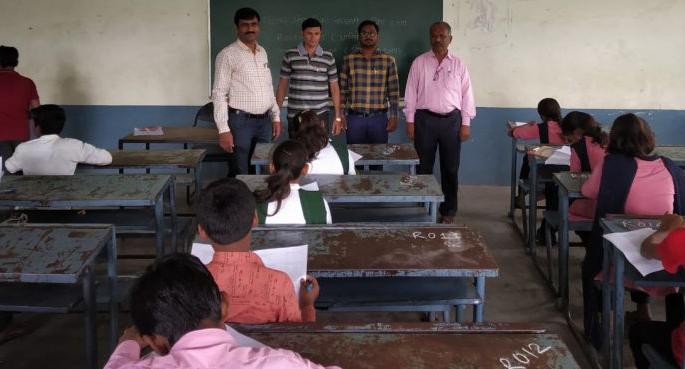 Washim: 144 students gave science forum selection test | वाशिम : १४४ विद्यार्थ्यांनी दिली विज्ञान मंच निवड चाचणी Washim: 144 students gave science forum selection test | वाशिम : १४४ विद्यार्थ्यांनी दिली विज्ञान मंच निवड चाचणी
