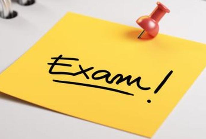 Hundreds of Students' not attend m.com exam | ‘एमकॉम’च्या फेरपरीक्षेला शेकडो विद्यार्थ्यांची दांडी  Hundreds of Students' not attend m.com exam | ‘एमकॉम’च्या फेरपरीक्षेला शेकडो विद्यार्थ्यांची दांडी