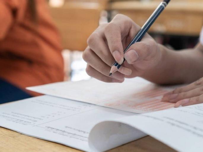 HSC Result this year too girls top the competition But 2 lakh girls have not reached the 10th standard! | दहावीत यंदाही मुलींनीच मारली बाजी; पण २ लाख मुली दहावीपर्यंत पोहोचल्याच नाहीत! HSC Result this year too girls top the competition But 2 lakh girls have not reached the 10th standard! | दहावीत यंदाही मुलींनीच मारली बाजी; पण २ लाख मुली दहावीपर्यंत पोहोचल्याच नाहीत!