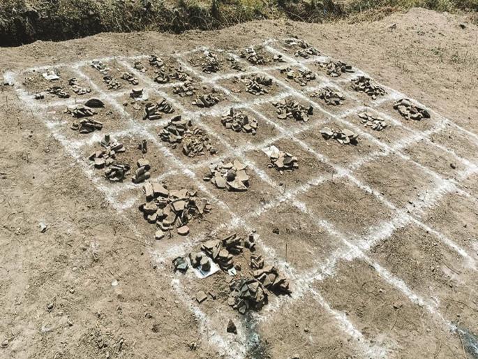 Do you know what utensils the laborers use while building Bibi Ka Maqbara? | बीबी का मकबरा बांधताना मजूर कोणती भांडी वापरत माहितेय ?