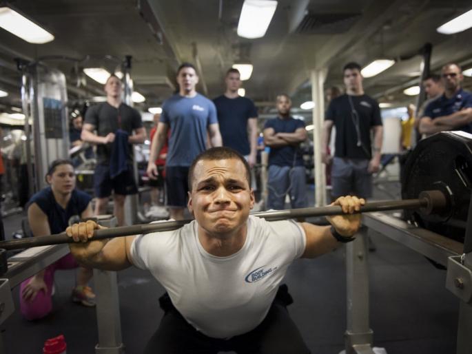 Excessive excercise can lead to impotence, kidney failure. | फिटनेसच्या नावाखाली शरीराला जास्त त्रास दिला, तर येऊ शकतं नपुंसकत्व, किडनीही होऊ शकते फेल.. Excessive excercise can lead to impotence, kidney failure. | फिटनेसच्या नावाखाली शरीराला जास्त त्रास दिला, तर येऊ शकतं नपुंसकत्व, किडनीही होऊ शकते फेल..