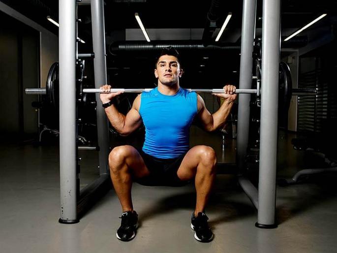 Exercising before going to sleep is good or bad | झोपण्यापूर्वी एक्सरसाइज करणं चांगलं की वाईट?