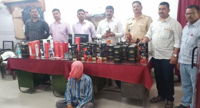 Large number of illegal liquor seized in Nagpur | नागपुरातील नारीमध्ये मोठ्या प्रमाणावर अवैध दारूसाठा जप्त