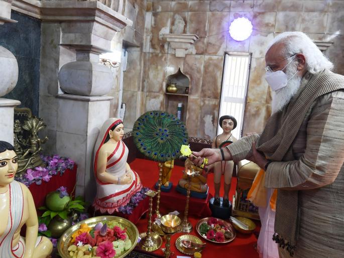 The politics of Matua votes behind Modi's 'Hari Bol'; Mamata Banerjee accused of campaigning in Bangladesh | मोदींच्या ‘हरी बोल’मागे मतुआ मतांचे राजकारण; बांगलादेशात निवडणूक प्रचार केल्याचा ममता बॅनर्जींचा आरोप The politics of Matua votes behind Modi's 'Hari Bol'; Mamata Banerjee accused of campaigning in Bangladesh | मोदींच्या ‘हरी बोल’मागे मतुआ मतांचे राजकारण; बांगलादेशात निवडणूक प्रचार केल्याचा ममता बॅनर्जींचा आरोप