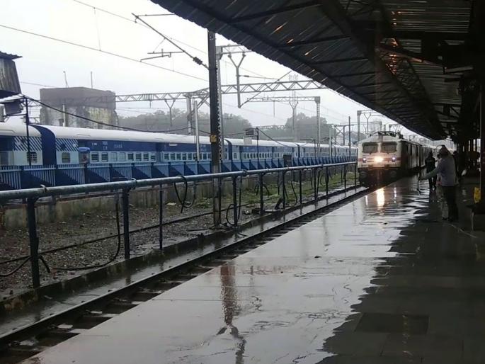 Due to heavy rains, these 'Express' cancelled Impact on Mumbai-Pune Rail Traffic | मुसळधार पावसामुळे 'या' एक्सप्रेस झाल्या रद्द; मुंबई-पुणे रेल्वे वाहतुकीवर परिणाम Due to heavy rains, these 'Express' cancelled Impact on Mumbai-Pune Rail Traffic | मुसळधार पावसामुळे 'या' एक्सप्रेस झाल्या रद्द; मुंबई-पुणे रेल्वे वाहतुकीवर परिणाम