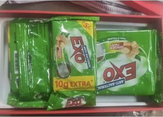 amazon customers get soap bar in the box instead of oneplus 10t 5g phone | ऑर्डर केला 54,999 रुपयांचा OnePlus चा स्मार्टफोन पण मिळाले 5 रुपयांचे भांडी घासायचे साबण amazon customers get soap bar in the box instead of oneplus 10t 5g phone | ऑर्डर केला 54,999 रुपयांचा OnePlus चा स्मार्टफोन पण मिळाले 5 रुपयांचे भांडी घासायचे साबण