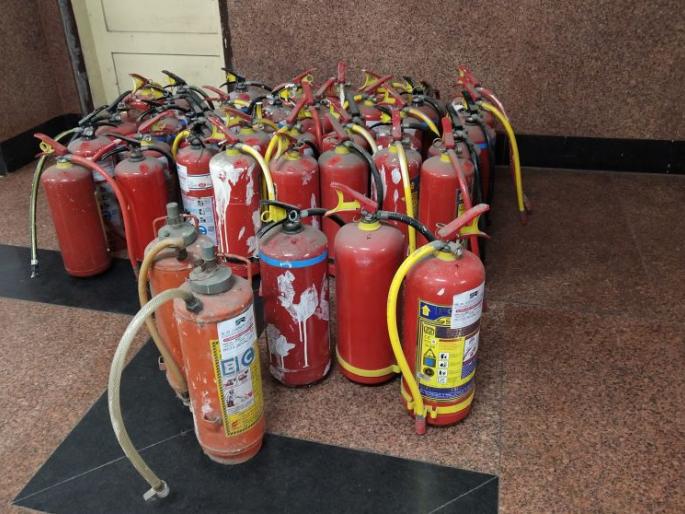 Impact Lokmat: Expired fire extinguishers finally removed | प्रभाव लोकमतचा : अखेर एक्स्पायर्ड अग्निरोधक उपकरणे हटविली