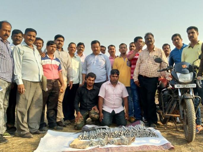 Explosives found in DOmbivli | डोंबिवलीजवळ स्फोटकांचा मोठा साठा जप्त Explosives found in DOmbivli | डोंबिवलीजवळ स्फोटकांचा मोठा साठा जप्त