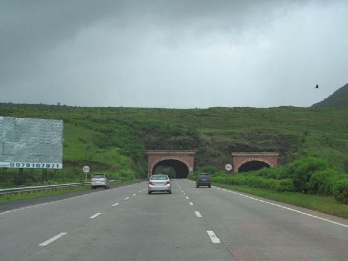 Pune-Mumbai Express-Way: Accident Decrease due to restriction on overSpeeding | पुणे-मुंबई एक्स्प्रेस-वे : अतिवेगाला आवर घातल्याने घटले अपघात