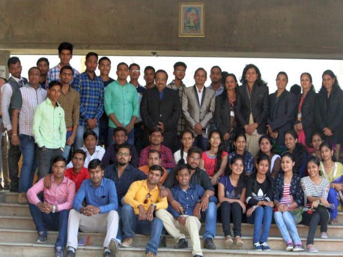 Alumni organized by college memories | महाविद्यालयीन आठवणींनी रंगला माजी विद्यार्थी मेळावा