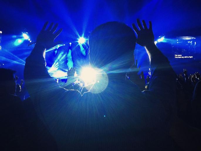 Pubs, discos and wedding lights will also give a bang to the iris | पब, डिस्को अन् लग्नातील लाइटही देईल बुबुळाला दणका Pubs, discos and wedding lights will also give a bang to the iris | पब, डिस्को अन् लग्नातील लाइटही देईल बुबुळाला दणका