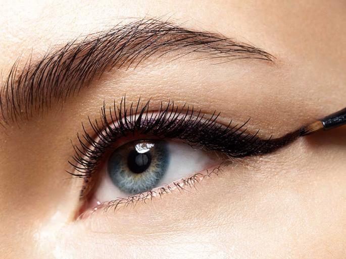 Liquid vs pencil eyeliner which one is better for beginners | लिक्वीड आयलायनर की, पेन्सिल; यापैकी काय ठरतं बेस्ट?