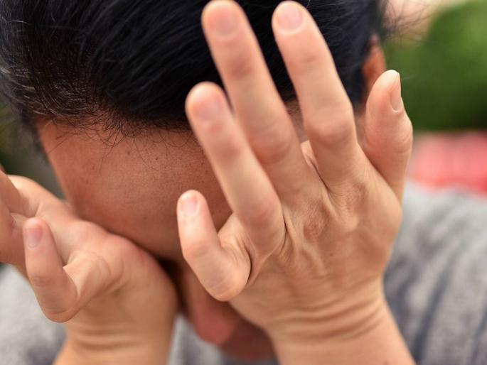 Dust struck the eyes, patients increased; Take care like this | वाढत्या धुळीचा डोळ्यांना फटका, रुग्ण वाढले; अशी घ्या काळजी Dust struck the eyes, patients increased; Take care like this | वाढत्या धुळीचा डोळ्यांना फटका, रुग्ण वाढले; अशी घ्या काळजी