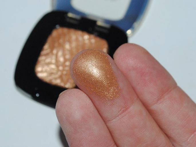 new fashion trend gel eyeshadow | 'जेल'मधलं आयशॅडो; पापणी लवताच सगळे होतील घायाळ!