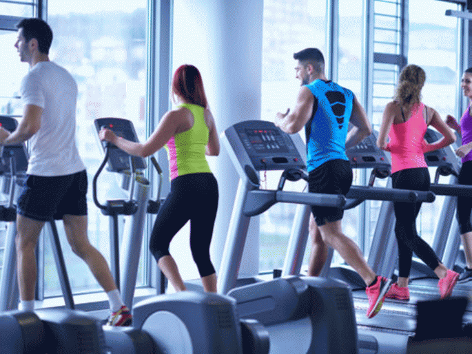 Know about germs at the gym virus and infection | जिमला जात असाल तर वेळीच व्हा सावध, असू शकतो 'या' गंभीर व्हायरसचा आणि इन्फेक्शनचा धोका!