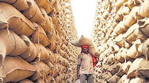 Due to the encouragement of allocation of grains, black market! | आॅफलाइन वाटपाला प्रोत्साहनामुळेच धान्याचा काळाबाजार! Due to the encouragement of allocation of grains, black market! | आॅफलाइन वाटपाला प्रोत्साहनामुळेच धान्याचा काळाबाजार!