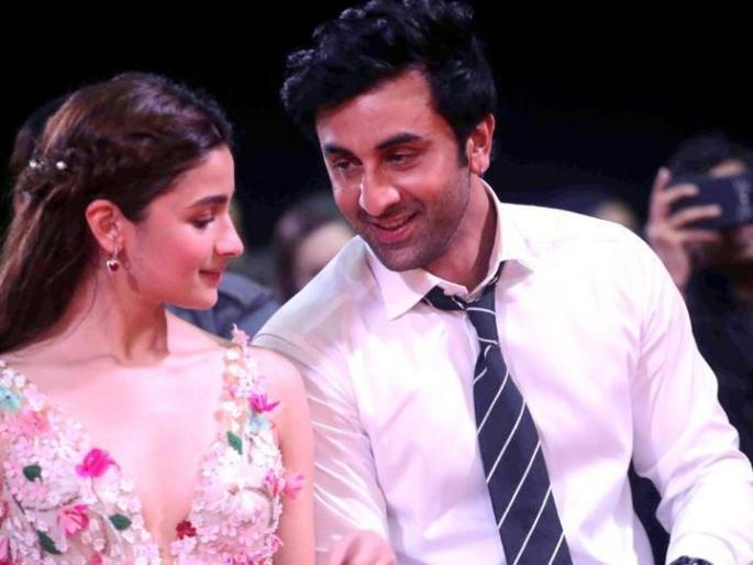 ranbir kapoor alia bhatt photoshopped wedding card is viral on internet | सोशल मीडियावर व्हायरल झाली आलिया भट-रणबीर कपूरच्या लग्नाची पत्रिका; तुम्ही पाहिली? ranbir kapoor alia bhatt photoshopped wedding card is viral on internet | सोशल मीडियावर व्हायरल झाली आलिया भट-रणबीर कपूरच्या लग्नाची पत्रिका; तुम्ही पाहिली?