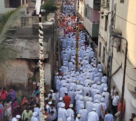 Shiva Yogi begins Siddaramashwara Yatra by anointing | तैलाभिषेकाने शिवयोगी सिध्दरामेश्वर यात्रेस प्रारंभ Shiva Yogi begins Siddaramashwara Yatra by anointing | तैलाभिषेकाने शिवयोगी सिध्दरामेश्वर यात्रेस प्रारंभ