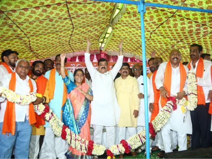 Put those who talk of burying Shiv Sena in the dust: Bhaskar Jadhav | शिवसेनेला मातीत घालण्याची भाषा करणाऱ्यांना मातीत घाला: भास्कर जाधव Put those who talk of burying Shiv Sena in the dust: Bhaskar Jadhav | शिवसेनेला मातीत घालण्याची भाषा करणाऱ्यांना मातीत घाला: भास्कर जाधव